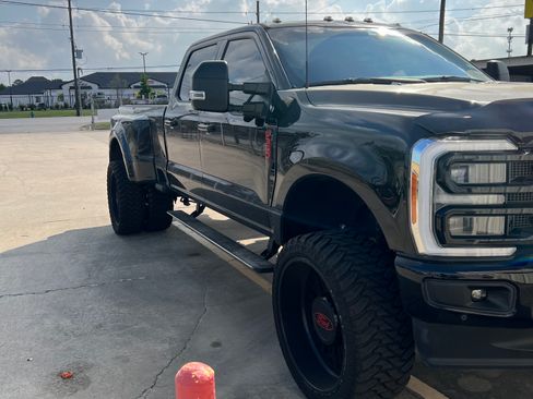 Used 2023 Ford F350 Platinum w/ FX4 Off-Road Package image 14