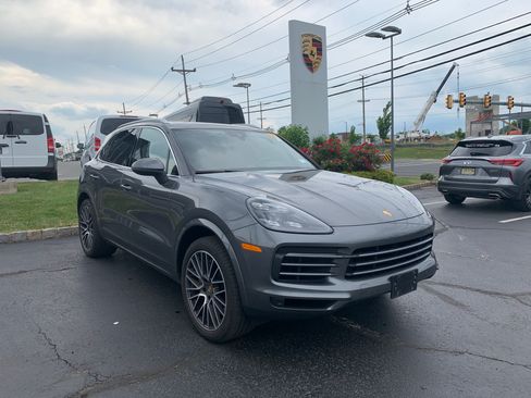 Used 2019 Porsche Cayenne S image 2