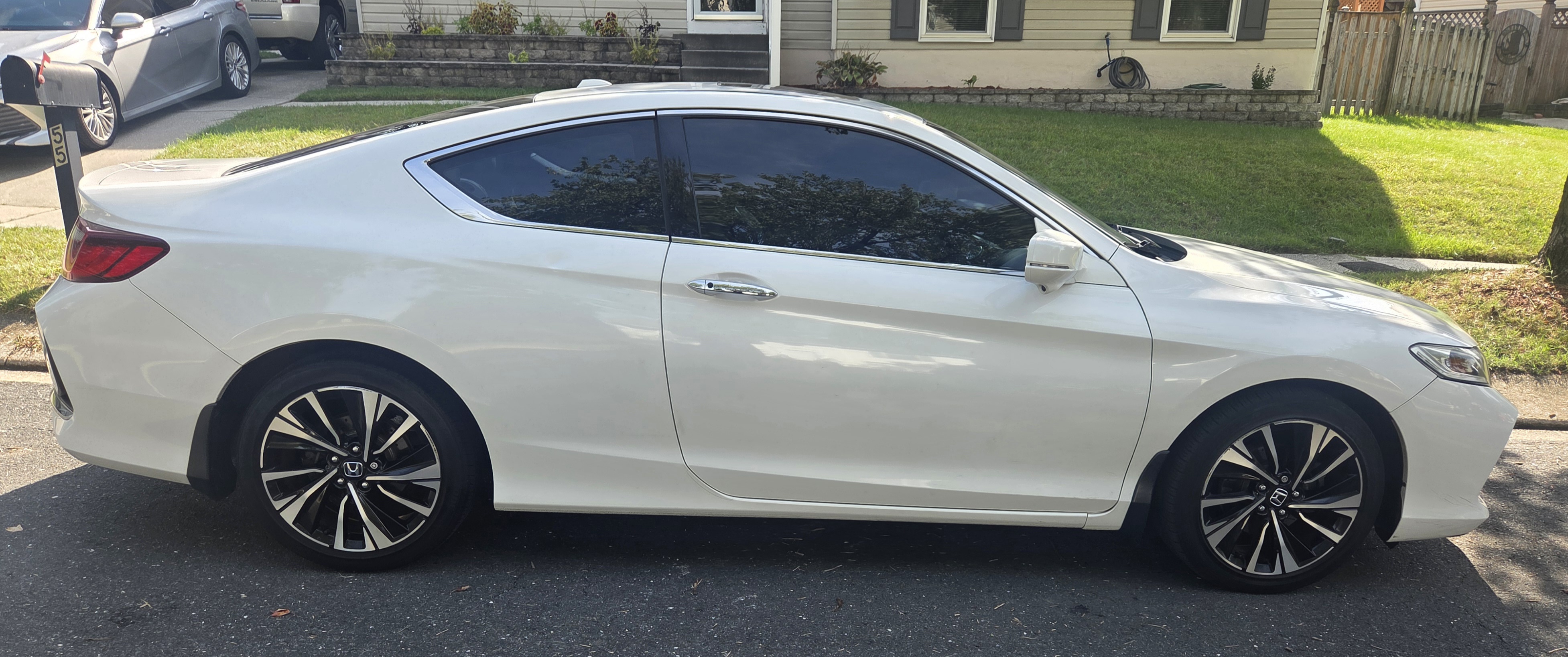 Used 2017 Honda Accord EX-L image 1