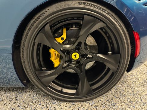 Used 2023 Ferrari SF90 Spider image 9