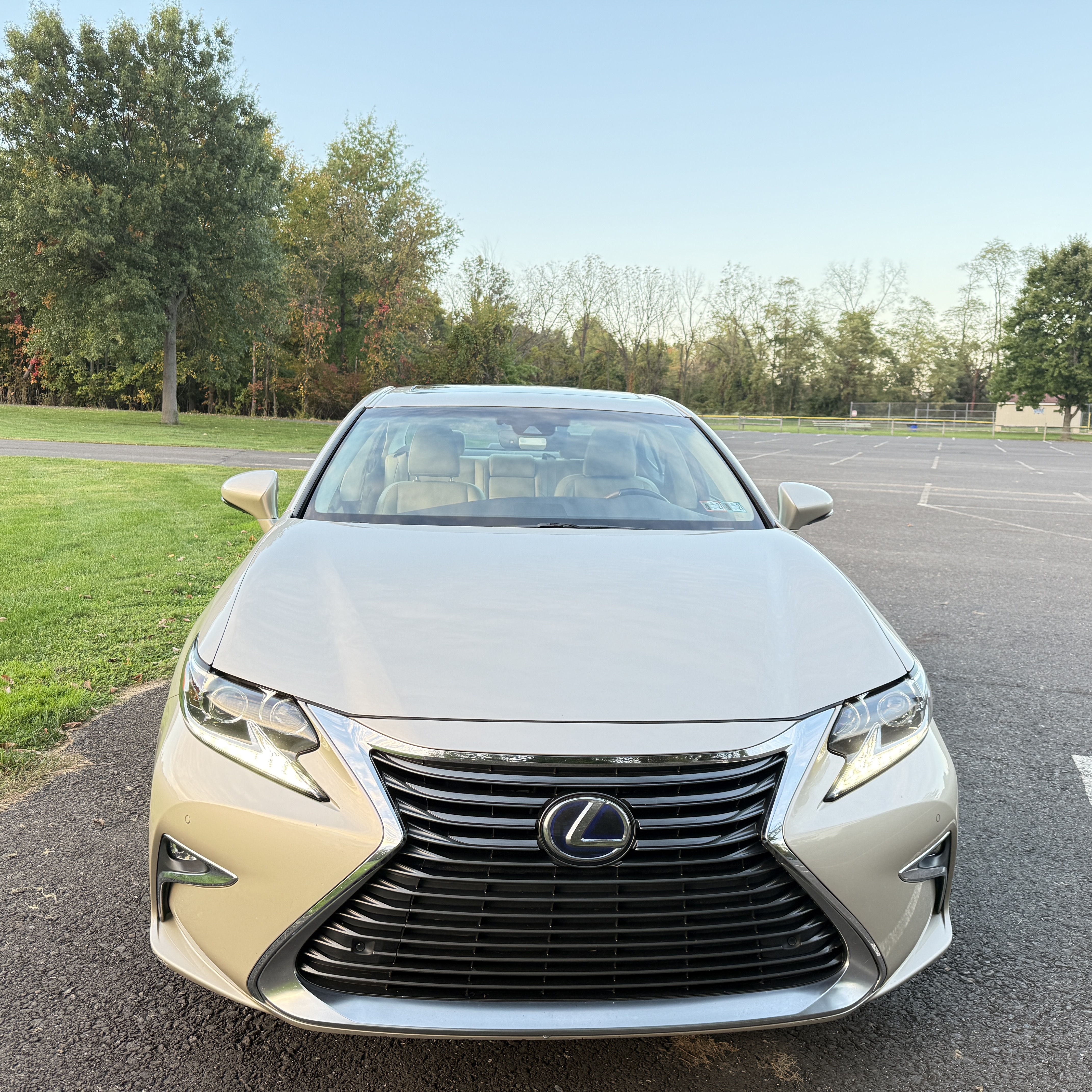 Used 2017 Lexus ES 300h FWD image 4