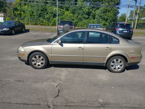 Used 2001 Volkswagen Passat GLX image 2