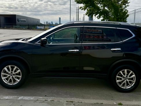 Used 2019 Nissan Rogue SV image 8