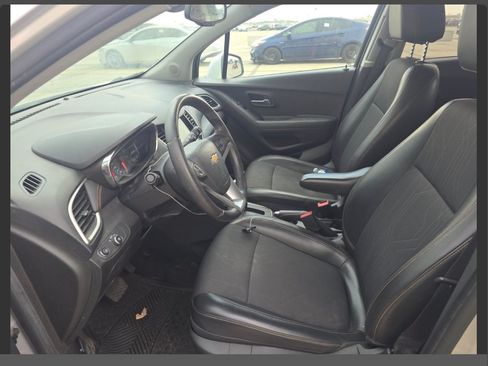 Used 2018 Chevrolet Trax LT w/ LT Convenience Package AWD/4WD image 6