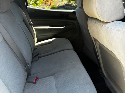 Used 2006 Toyota Tacoma PreRunner RWD image 8
