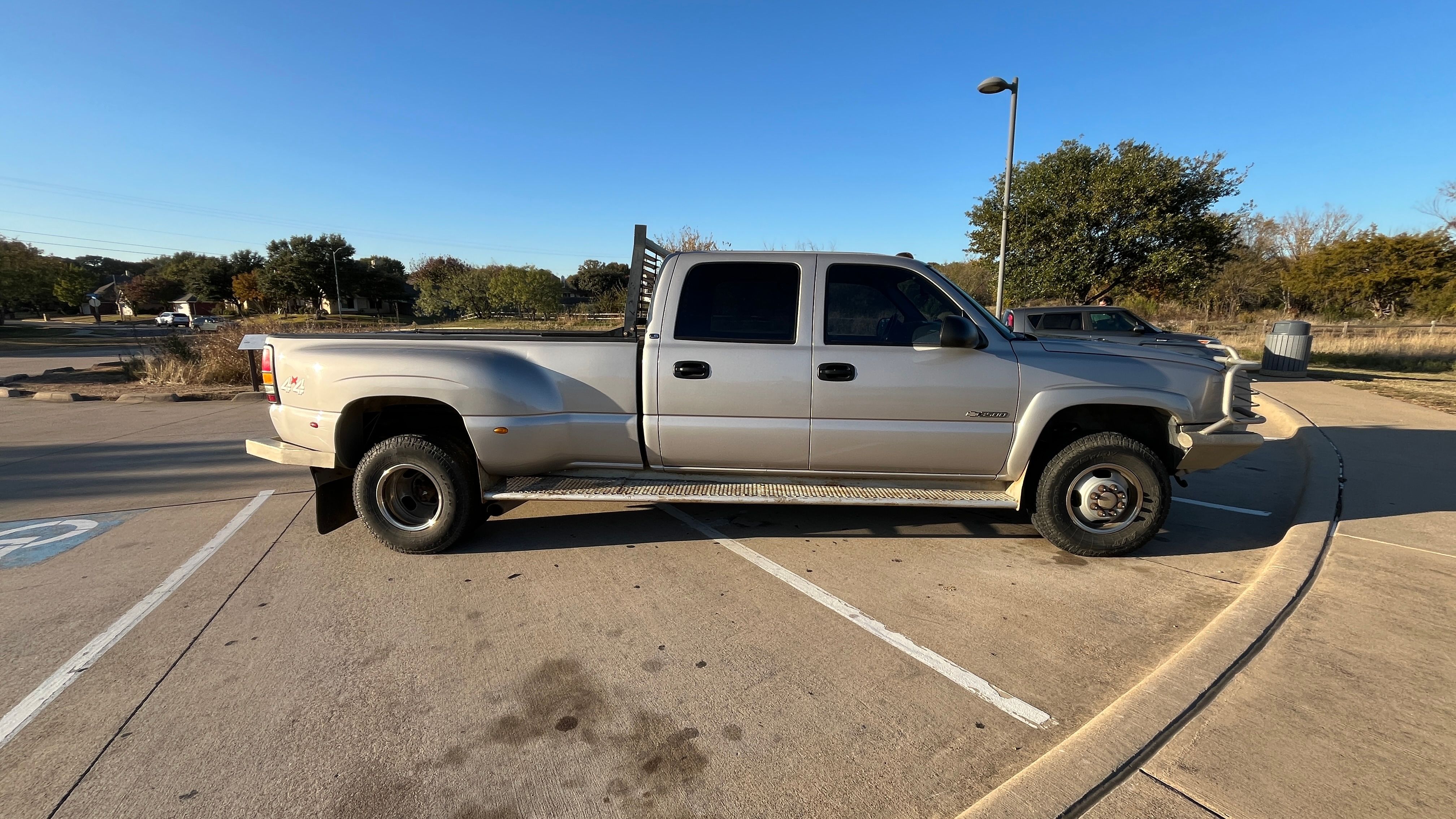 Used 2004 Chevrolet Silverado 3500 LS w/ Skid Plate Package AWD/4WD image 4