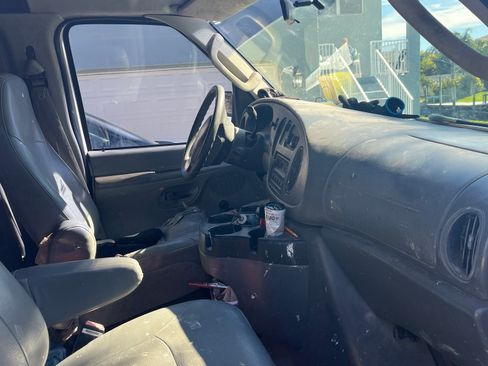 Used 2006 Ford E-250 and Econoline 250 image 2