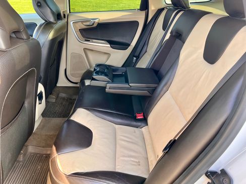 Used 2010 Volvo XC60 3.2 image 12