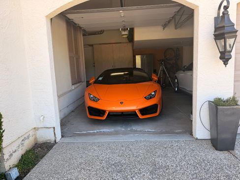 Used 2018 Lamborghini Huracan LP 580-2 RWD image 2