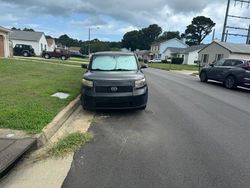 Used 2009 Scion xB Hatchback 4D image 4