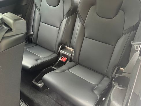 Used 2022 Volvo XC90 T5 Momentum FWD image 6