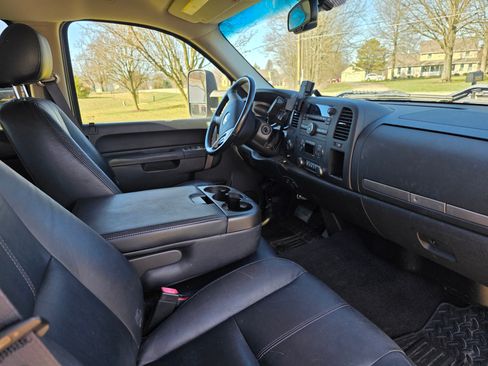 Used 2011 Chevrolet Silverado 3500 LT w/ Interior Plus Package image 5