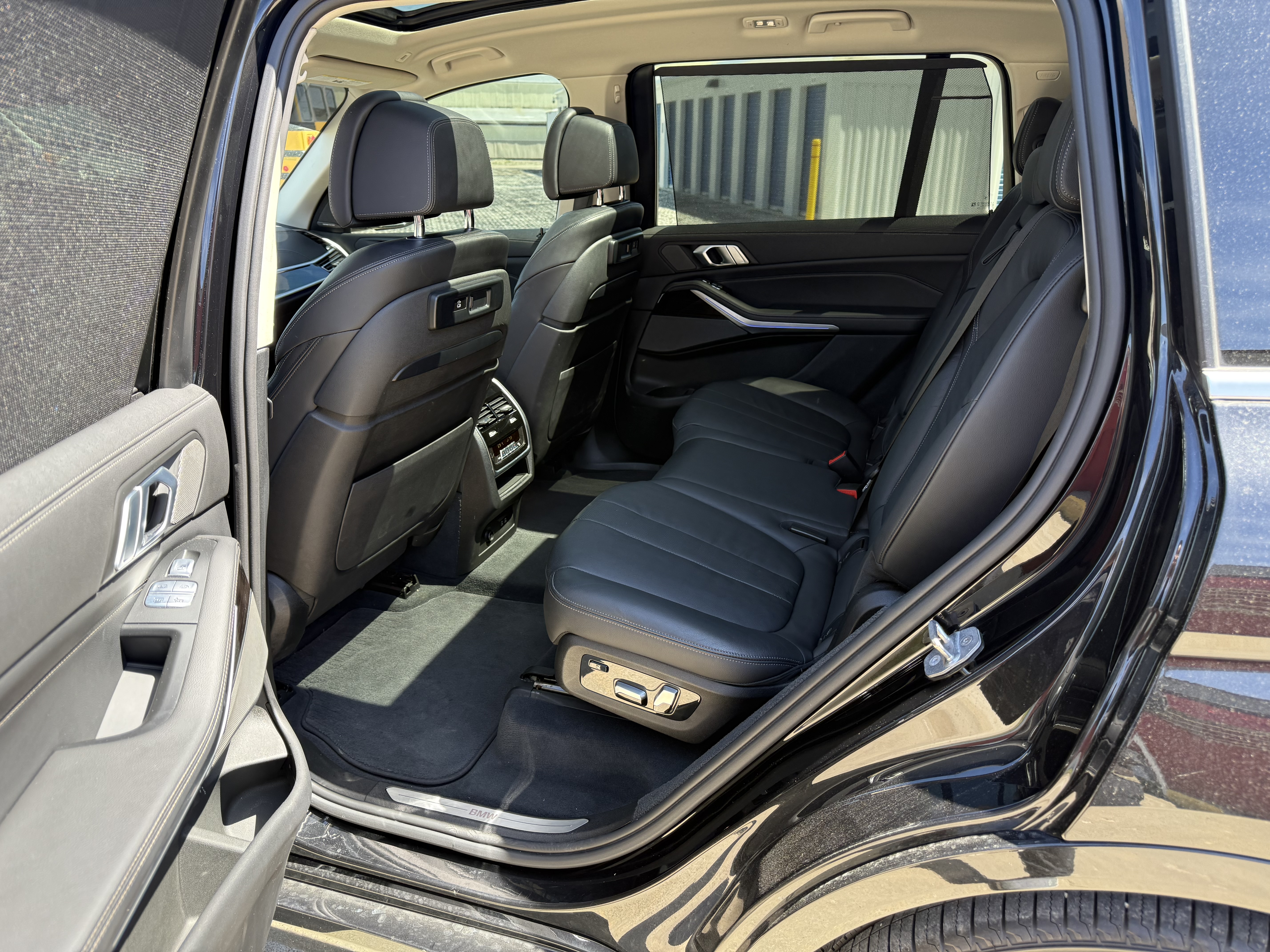 Used 2020 BMW X7 xDrive40i w/ Premium Package AWD/4WD image 12