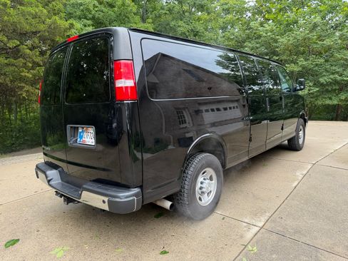 Used 2023 Chevrolet Express 3500 LS w/ Chrome Appearance Package RWD image 5
