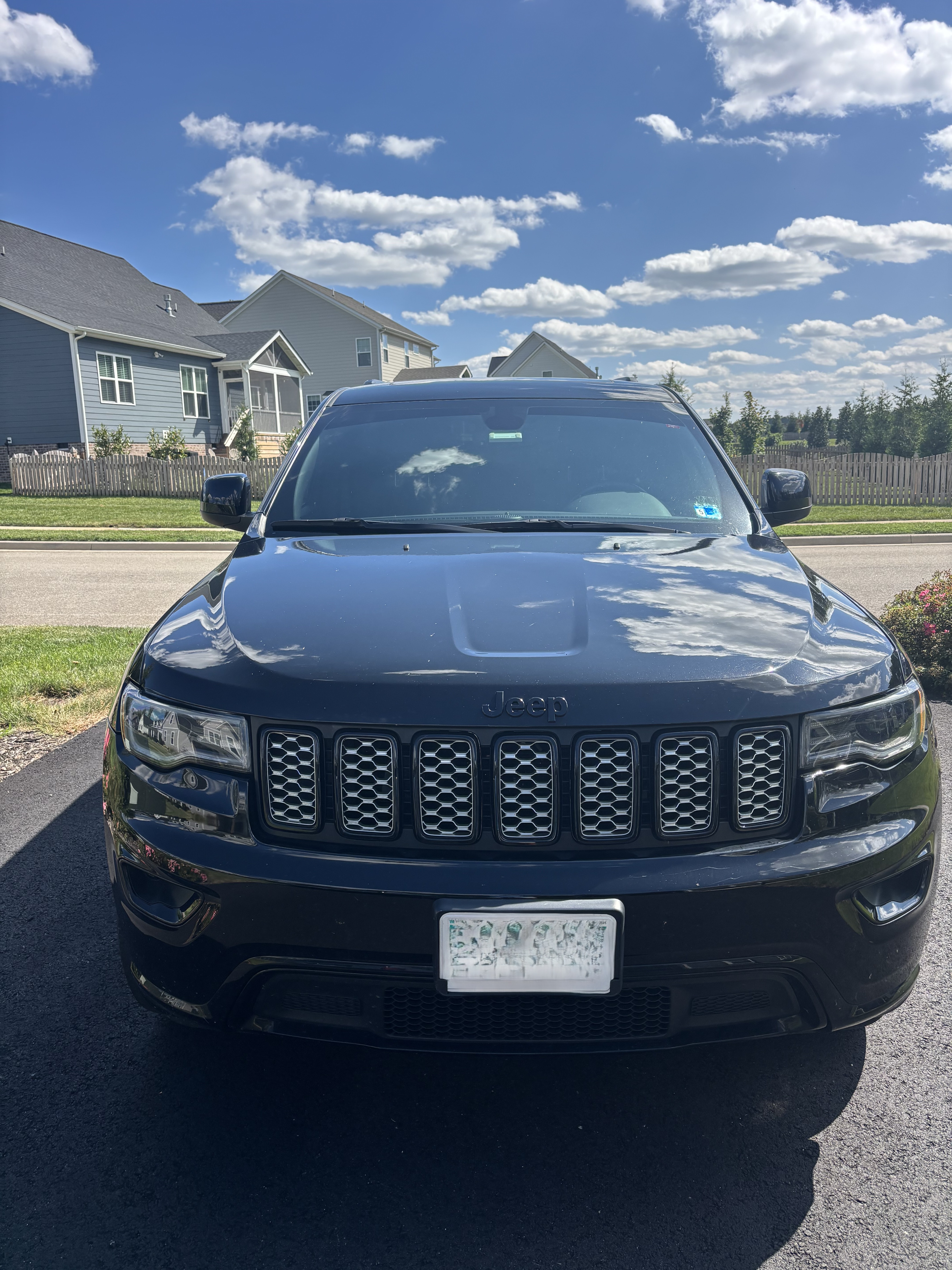 Used 2022 Jeep Grand Cherokee Laredo X AWD/4WD image 2