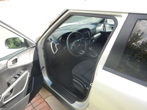 Used 2020 Kia Soul LX image 13