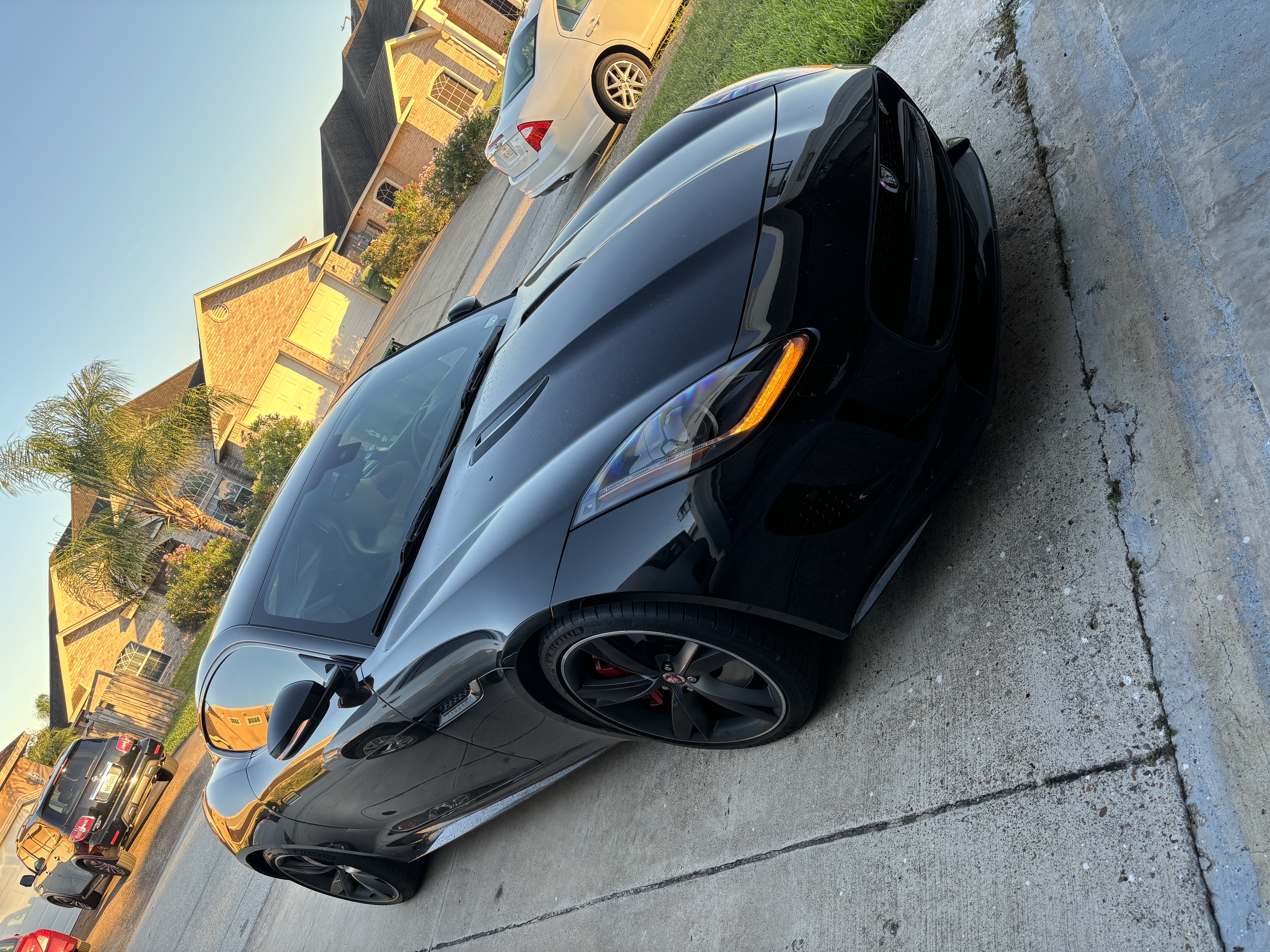 Used 2015 Jaguar F-TYPE R RWD image 5
