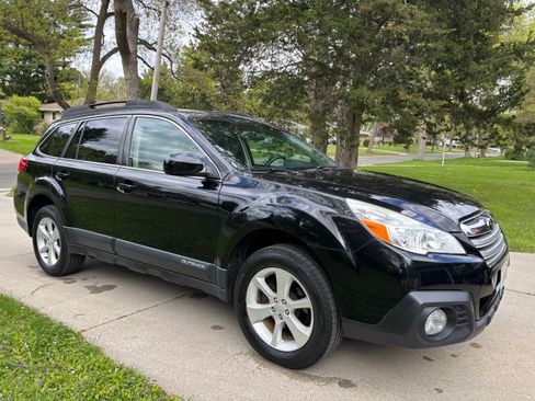 Used 2013 Subaru Outback 2.5i Premium w/ All-Weather Pkg AWD/4WD image 9