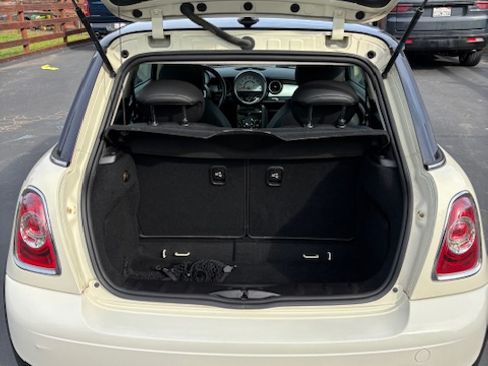 Used 2011 MINI Cooper Hardtop image 6