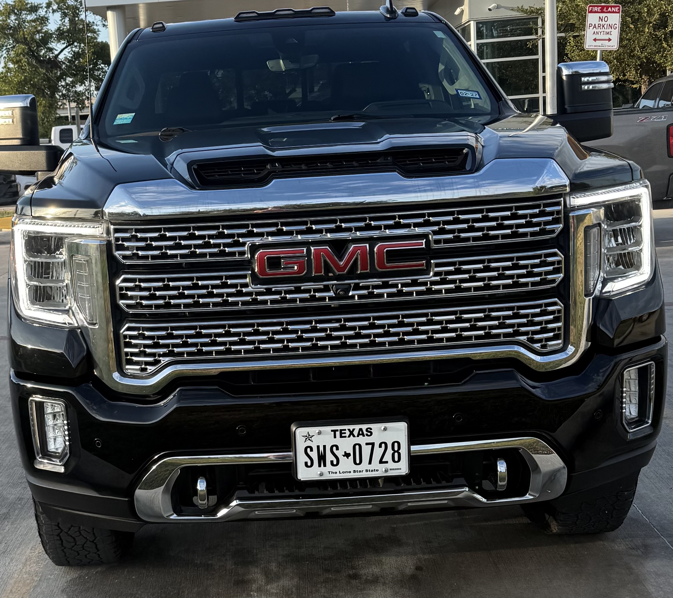 Used 2023 GMC Sierra 2500 Denali w/ Denali Ultimate Package AWD/4WD image 1