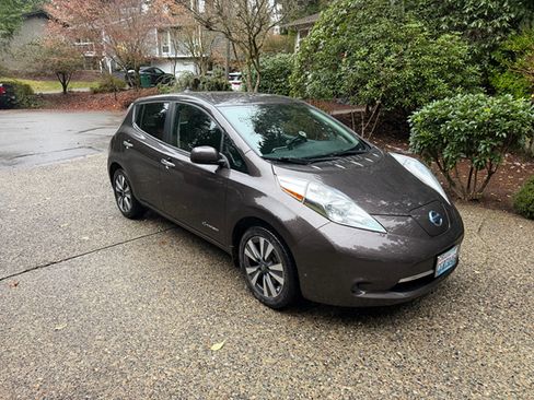 Used 2017 Nissan Leaf SV image 9