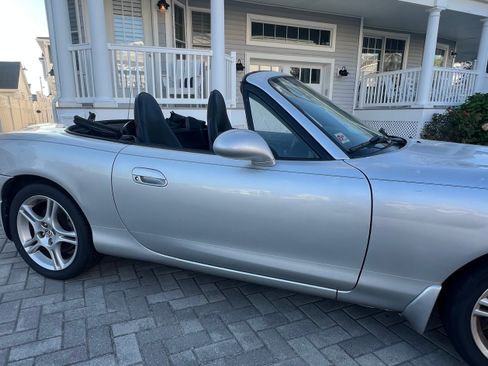 Used 2005 MAZDA MX-5 Miata LS RWD image 5