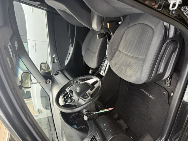 Used 2014 Hyundai Accent SE w/ Option Group 3 FWD image 5