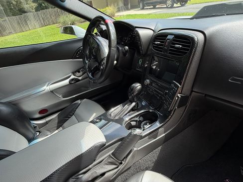 Used 2009 Chevrolet Corvette Coupe w/ Z51 Performance Package RWD image 18
