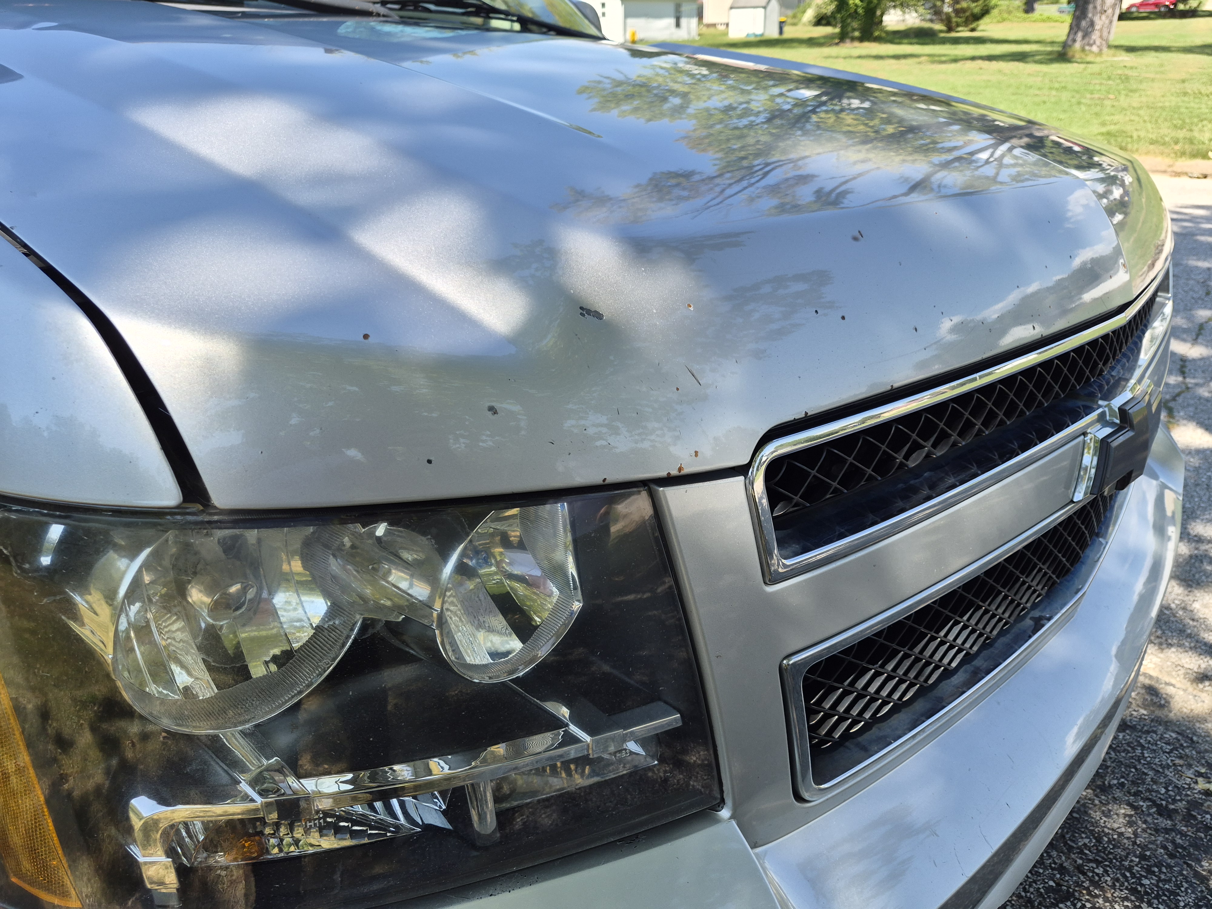 Used 2010 Chevrolet Avalanche LS w/ Interior Plus Package AWD/4WD image 2