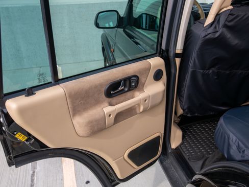 Used 2004 Land Rover Discovery SE AWD/4WD image 18
