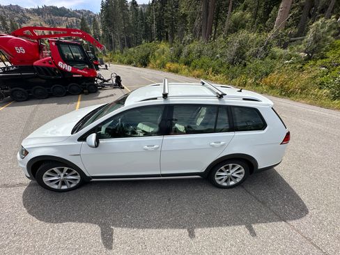 Used 2019 Volkswagen Golf Alltrack S AWD/4WD image 1