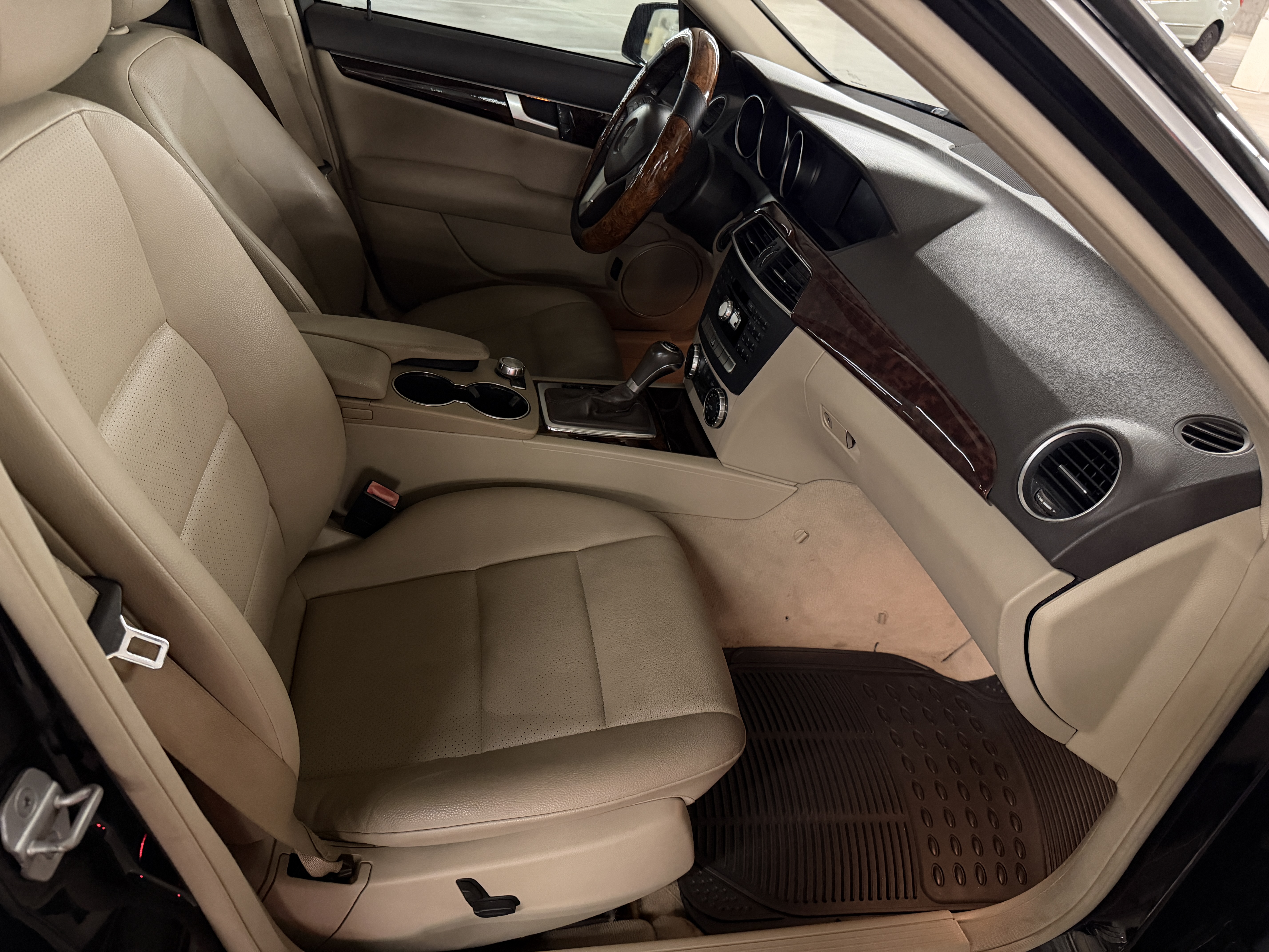Used 2014 Mercedes-Benz C 250 Sedan image 11