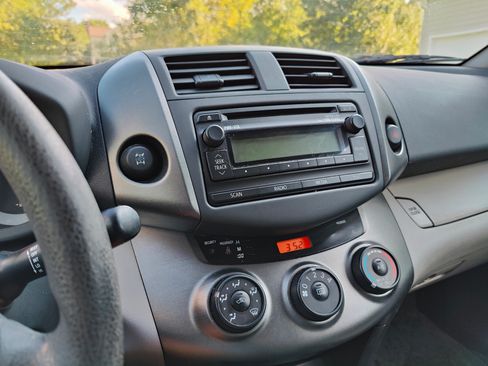 Used 2012 Toyota RAV4 4WD image 18