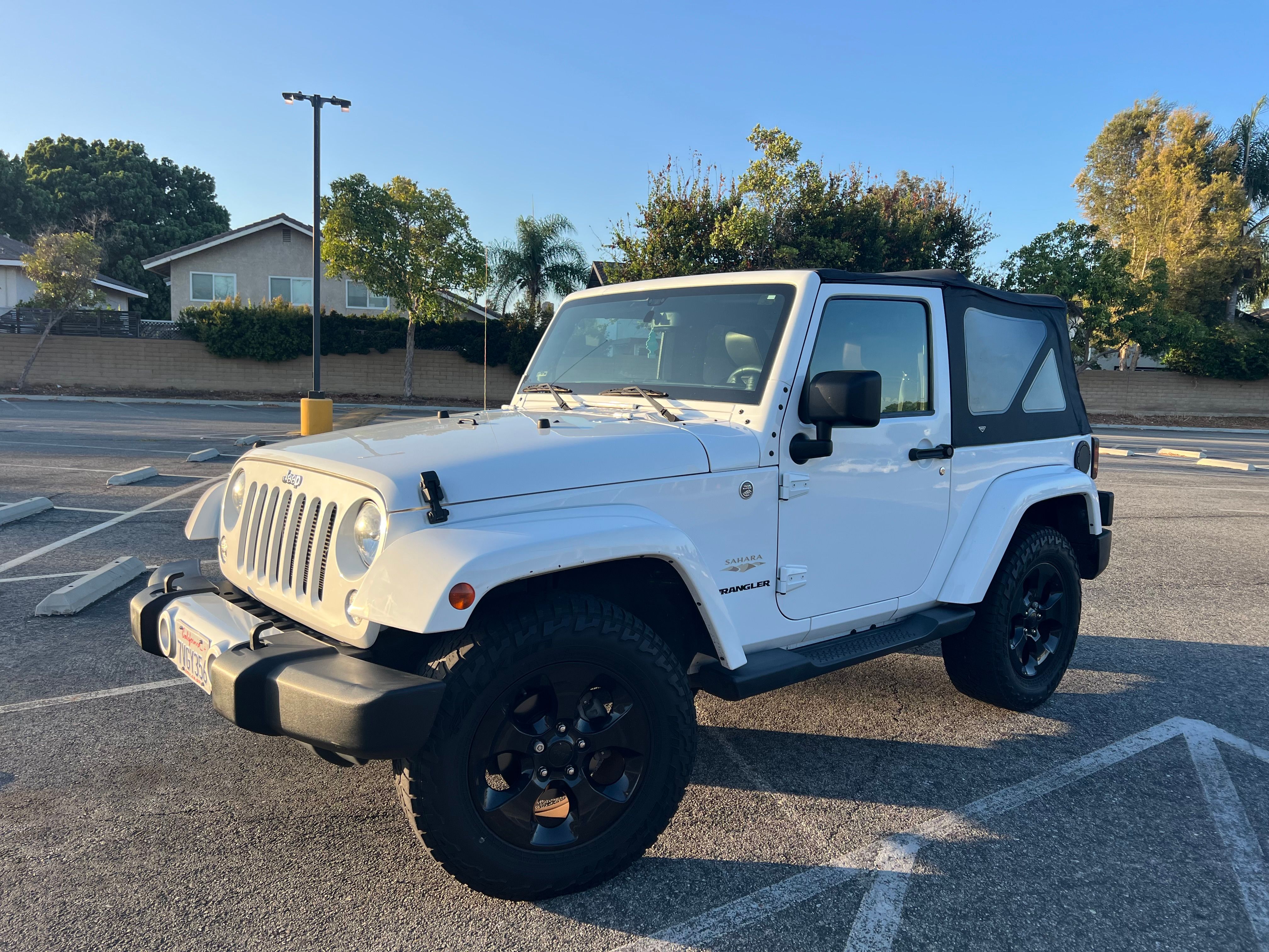 Used 2014 Jeep Wrangler Sahara w/ Connectivity Group AWD/4WD image 1