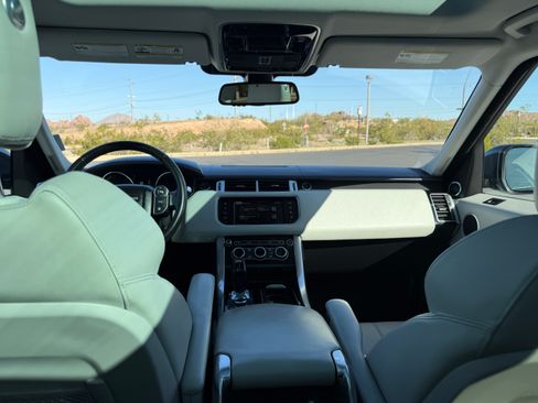 Used 2016 Land Rover Range Rover Sport HSE image 9