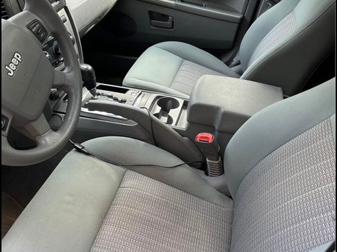 Used 2007 Jeep Grand Cherokee Laredo w/ Sun/Sound Group AWD/4WD image 4