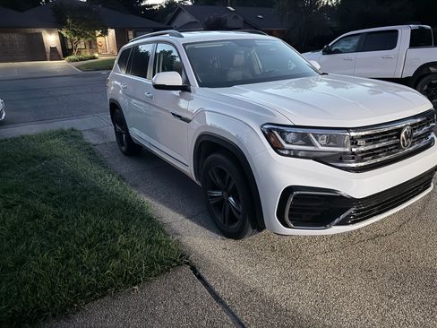 Used 2021 Volkswagen Atlas SE w/ Towing Package AWD/4WD image 2