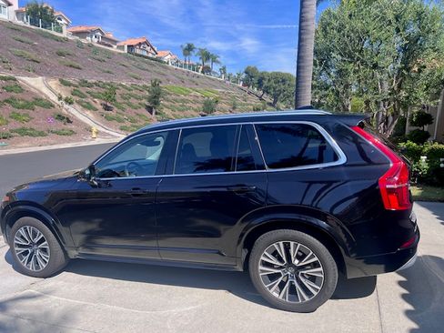 Used 2022 Volvo XC90 T6 Momentum w/ Climate Package image 4