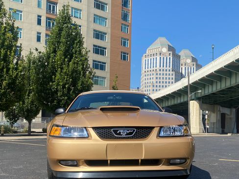 Used 2000 Ford Mustang GT RWD image 2