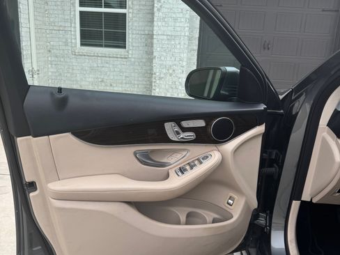 Used 2019 Mercedes-Benz GLC 300 image 10