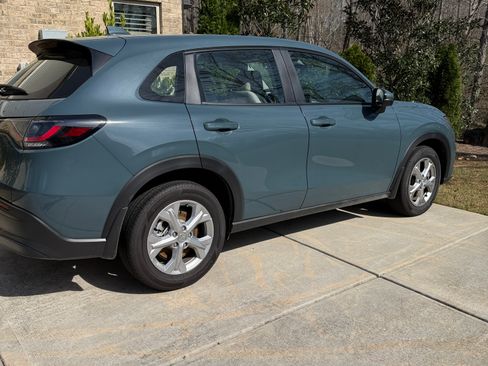 Used 2025 Honda HR-V LX image 1