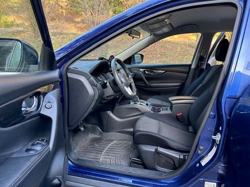 Used 2017 Nissan Rogue S image 16