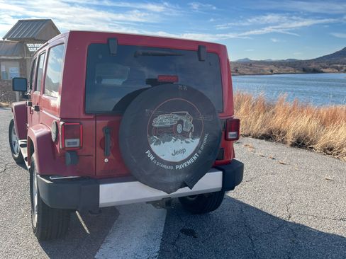 Used 2012 Jeep Wrangler Unlimited Sahara w/ Connectivity Group AWD/4WD image 5