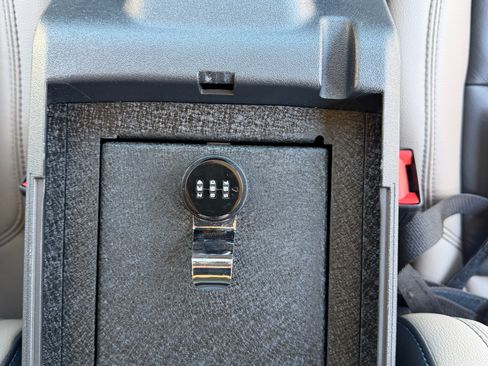 Used 2022 Ford Bronco Wildtrak image 24