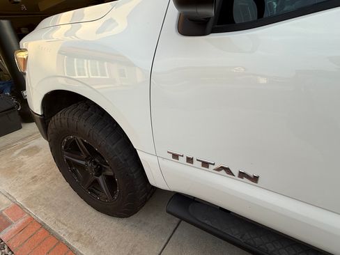 Used 2018 Nissan Titan S w/ S Utility Package RWD image 2