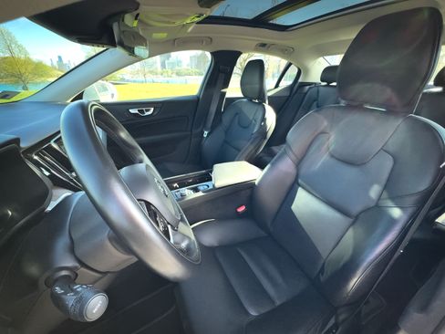 Used 2021 Volvo S60 T5 Momentum w/ Premium Package image 13