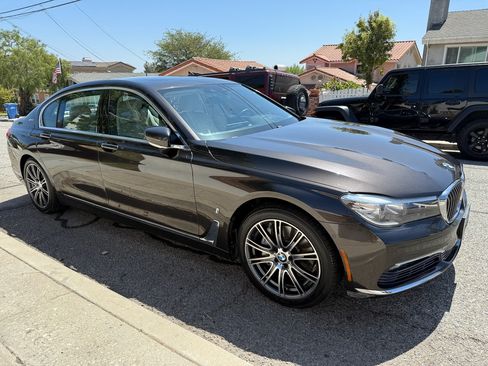 Used 2017 BMW 740e xDrive image 16