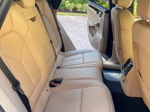 Used 2024 Porsche Macan image 14