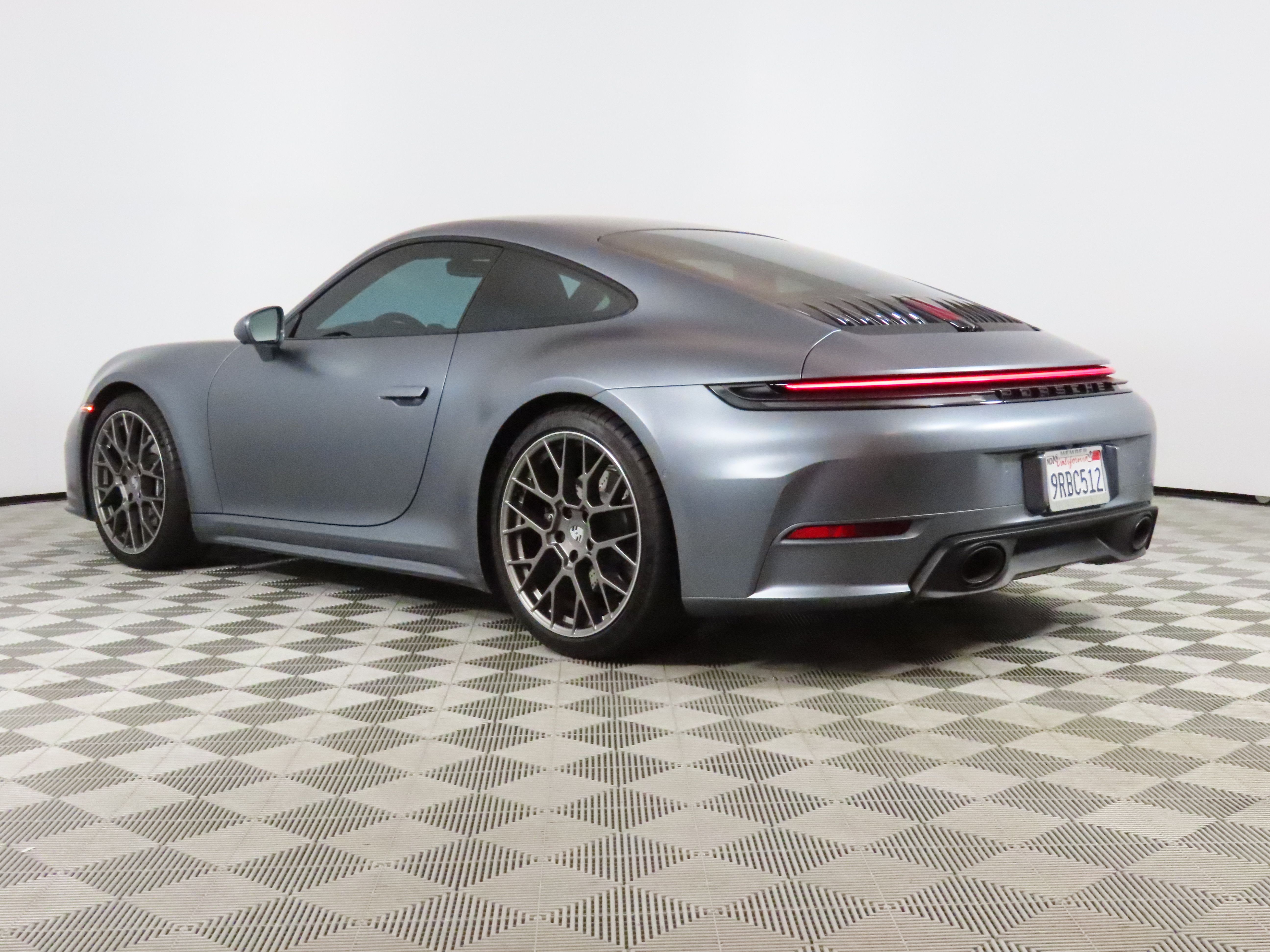 Used 2025 Porsche 911 Carrera RWD image 4