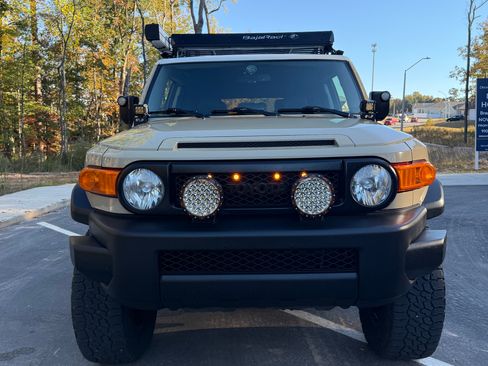 Used 2013 Toyota FJ Cruiser 4WD image 4